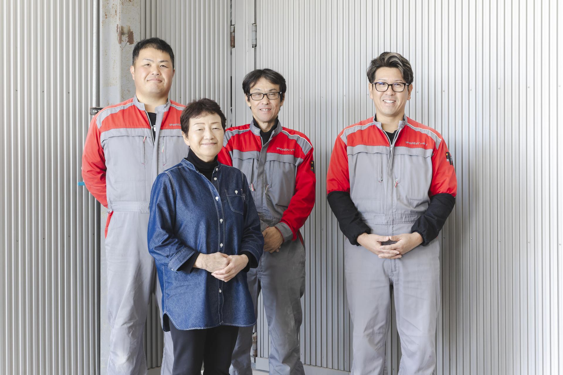 スタッフの集合写真